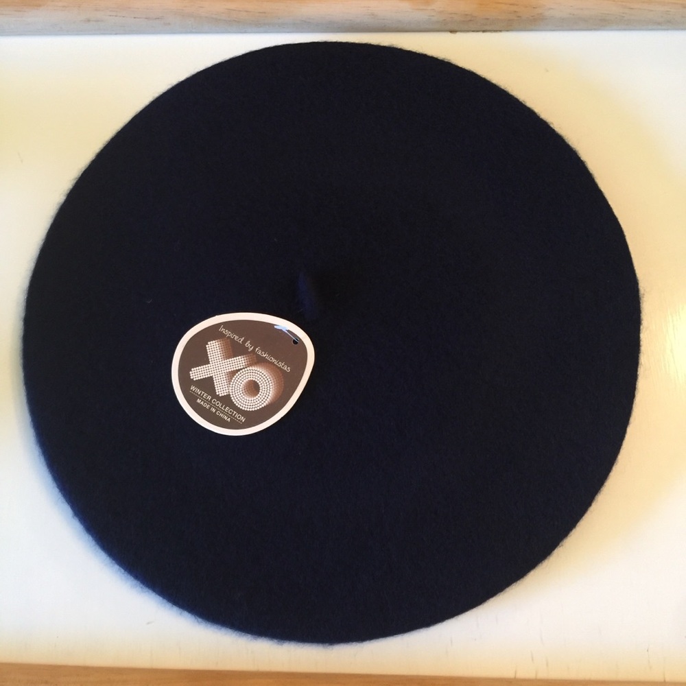Beret in Navy for Women or Men! - Picture 4 of 9